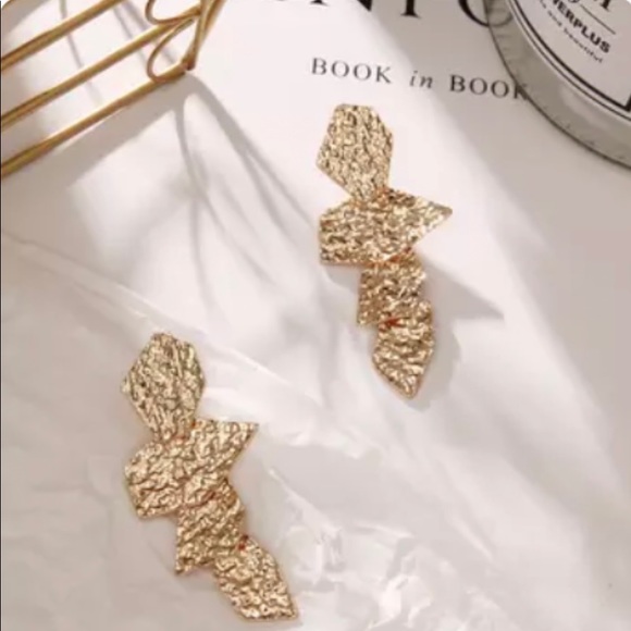 Minimalist Modern Asymmetrical Dangle Drop Earrings (Gold Earrings Jewelry) - Picture 3 of 11